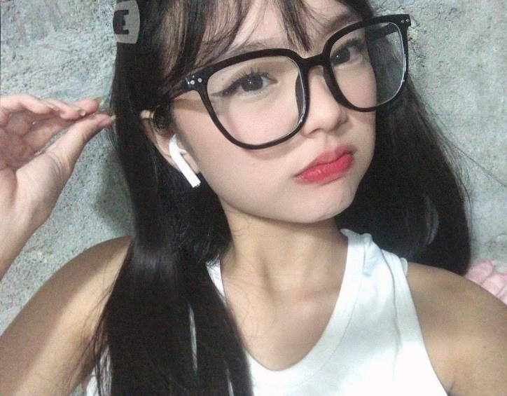 [clip sex] Em Gái Kính Cận Xinh Đẹp Dâm Đãng Tự Sướng Lồn Non